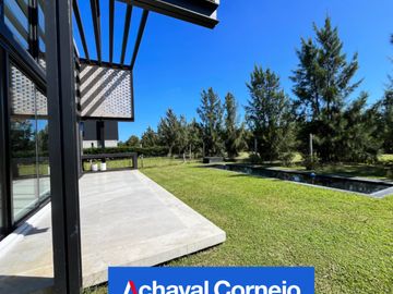 Casa super moderna y de diseño en venta en el Barrio Castaños.