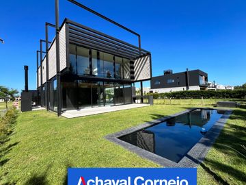 Casa super moderna y de diseño en venta en el Barrio Castaños.