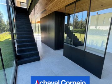 Casa super moderna y de diseño en venta en el Barrio Castaños.