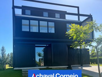 Casa super moderna y de diseño en venta en el Barrio Castaños.