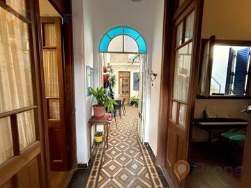 Casa al frente de 3 dormitorios