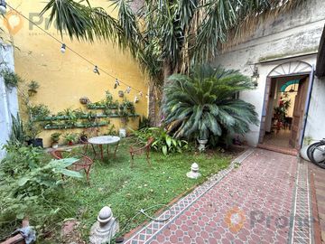 Casa al frente de 3 dormitorios