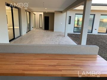 Venta Casa Escobar San Sebastian