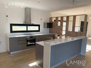 Venta Casa Escobar San Sebastian