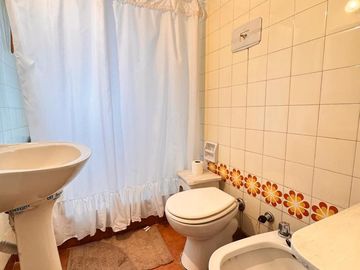 Enorme departamento de 3 dormitorios y cochera en Laprida al 600, Barrio Norte