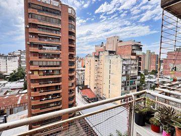 Enorme departamento de 3 dormitorios y cochera en Laprida al 600, Barrio Norte