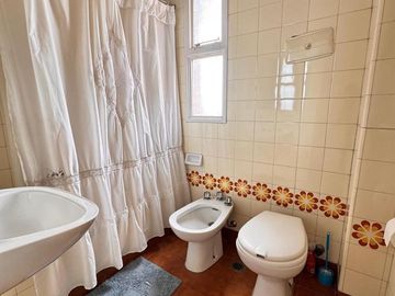 Enorme departamento de 3 dormitorios y cochera en Laprida al 600, Barrio Norte