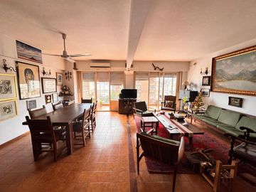 Enorme departamento de 3 dormitorios y cochera en Laprida al 600, Barrio Norte