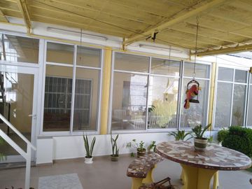 Casa 3 Dormitorios - Cochera -  B° Residencial América.