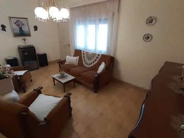 Casa 3 Dormitorios - Cochera -  B° Residencial América.