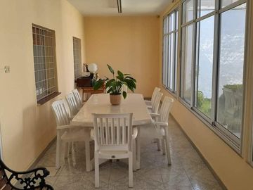 Casa 3 Dormitorios - Cochera -  B° Residencial América.