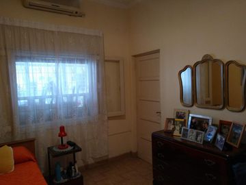 Casa 3 Dormitorios - Cochera -  B° Residencial América.