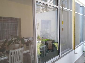 Casa 3 Dormitorios - Cochera -  B° Residencial América.