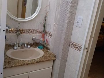 Casa 3 Dormitorios - Cochera -  B° Residencial América.