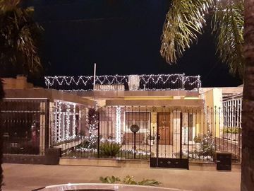 Casa 3 Dormitorios - Cochera -  B° Residencial América.