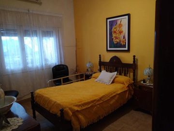 Casa 3 Dormitorios - Cochera -  B° Residencial América.