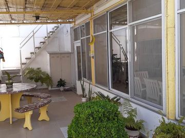 Casa 3 Dormitorios - Cochera -  B° Residencial América.