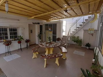 Casa 3 Dormitorios - Cochera -  B° Residencial América.