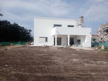 Hermosa casa en obra en venta en barrio Monet, Cardales