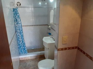 Casa de seis ambientes con pileta en Ciudad Evita.