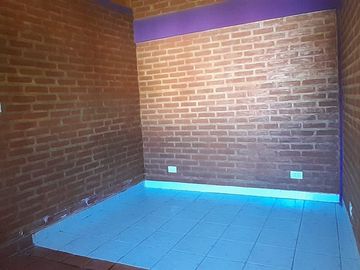 Casa de seis ambientes con pileta en Ciudad Evita.