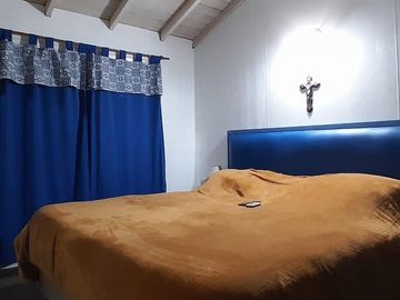Casa de seis ambientes con pileta en Ciudad Evita.