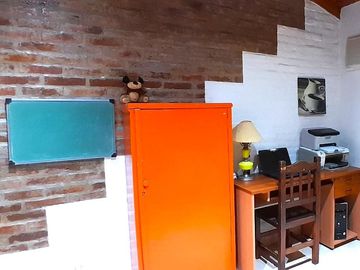 Casa de seis ambientes con pileta en Ciudad Evita.