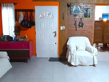 Casa de seis ambientes con pileta en Ciudad Evita.