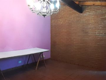 Casa de seis ambientes con pileta en Ciudad Evita.