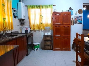 Casa de seis ambientes con pileta en Ciudad Evita.