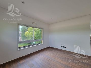 Venta - Casa 4 Ambientes, Balcón, Jardín, Pileta - Boat Center, Tigre
