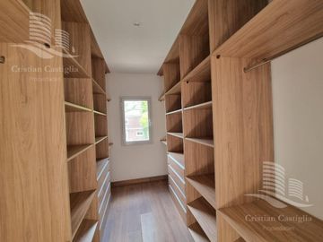 Venta - Casa 4 Ambientes, Balcón, Jardín, Pileta - Boat Center, Tigre