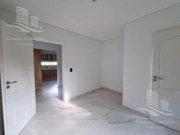 Venta - Casa 4 Ambientes, Balcón, Jardín, Pileta - Boat Center, Tigre