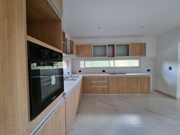 Venta - Casa 4 Ambientes, Balcón, Jardín, Pileta - Boat Center, Tigre