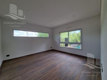 Venta - Casa 4 Ambientes, Balcón, Jardín, Pileta - Boat Center, Tigre