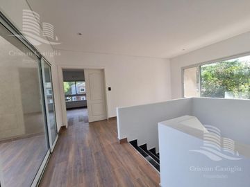 Venta - Casa 4 Ambientes, Balcón, Jardín, Pileta - Boat Center, Tigre