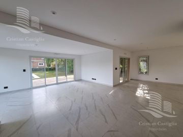 Venta - Casa 4 Ambientes, Balcón, Jardín, Pileta - Boat Center, Tigre
