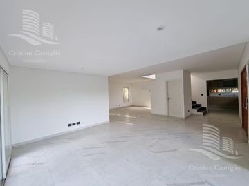 Venta - Casa 4 Ambientes, Balcón, Jardín, Pileta - Boat Center, Tigre