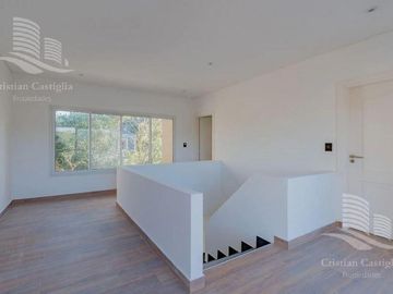 Venta - Casa 4 Ambientes, Balcón, Jardín, Pileta - Boat Center, Tigre