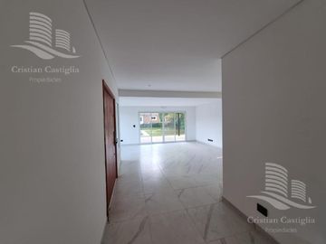 Venta - Casa 4 Ambientes, Balcón, Jardín, Pileta - Boat Center, Tigre