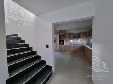 Venta - Casa 4 Ambientes, Balcón, Jardín, Pileta - Boat Center, Tigre