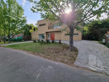 Venta - Casa 4 Ambientes, Balcón, Jardín, Pileta - Boat Center, Tigre