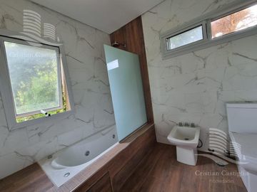Venta - Casa 4 Ambientes, Balcón, Jardín, Pileta - Boat Center, Tigre