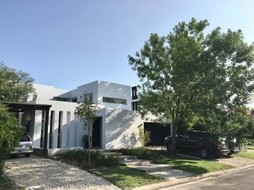 Casa en Alquiler Anual en Santa Bárbara!!