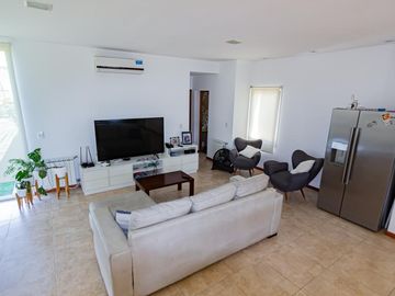SAN SEBASTIAN - VENTA DE CASA DE 3 DORMITORIOS EN BARRIO CERRADO