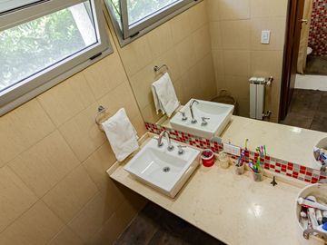 SAN SEBASTIAN - VENTA DE CASA DE 3 DORMITORIOS EN BARRIO CERRADO