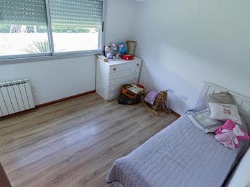 SAN SEBASTIAN - VENTA DE CASA DE 3 DORMITORIOS EN BARRIO CERRADO