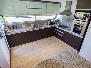 SAN SEBASTIAN - VENTA DE CASA DE 3 DORMITORIOS EN BARRIO CERRADO