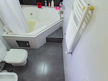 SAN SEBASTIAN - VENTA DE CASA DE 3 DORMITORIOS EN BARRIO CERRADO