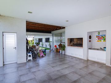 SAN SEBASTIAN - VENTA DE CASA DE 3 DORMITORIOS EN BARRIO CERRADO